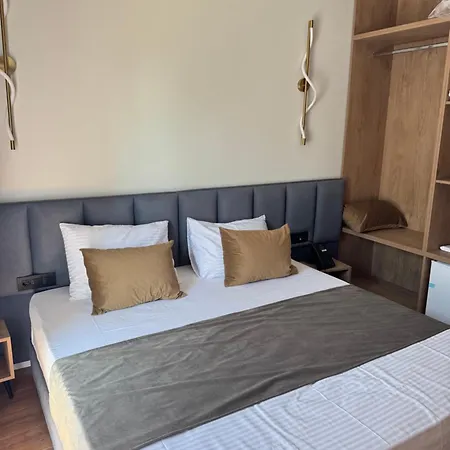 Vion Hotel Golem (Tirana)